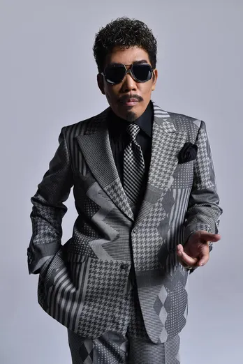 “ラヴソングの王様”鈴木雅之、玉置浩二の名曲「メロディー」をカバー！＜駐在刑事 Season3＞