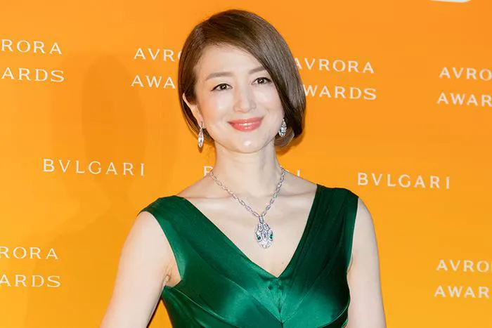 鈴木京香「BVLGARI AVRORA AWARDS 2021」より