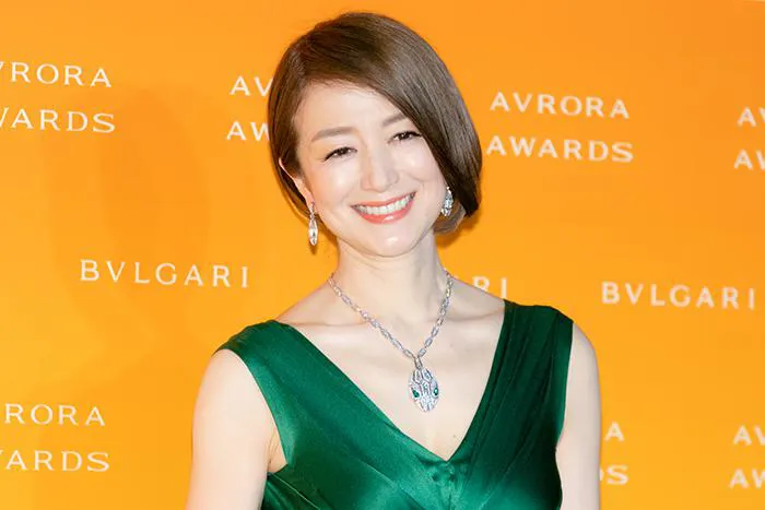 鈴木京香「BVLGARI AVRORA AWARDS 2021」より