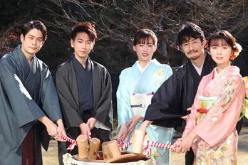 綾瀬はるか、“愛されバカ”を演じる佐藤健のせりふがツボに!「小2くらい笑っていました」<義母と娘のブルース>