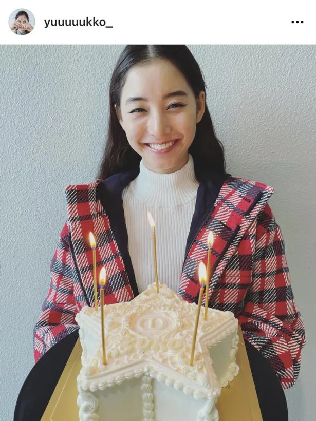 画像 新木優子 28歳のバースデーケーキはdiorからの真っ白な星形ケーキ こんなケーキ初めて見た お洒落すぎる の声 4 14 Webザテレビジョン