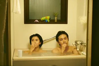 北村匠海と黒島結菜の“半”同棲シーンが公開! 映画「明け方の若者たち」の本編映像が解禁