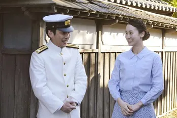 二宮和也“速水”、照れくさそうに笑みをこぼす!愛希れいか“香苗”との恋模様を公開<潜水艦カッペリーニ号の冒険>