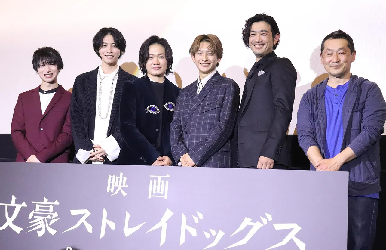 橋本祥平、スマホが鳥越裕貴の自撮りで埋まる 実写映画版「文スト