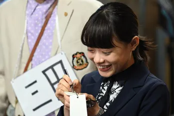 杉咲花“穂乃果”のクセの強さが一目瞭然!松本潤主演「99.9‐刑事専門弁護士‐ THE MOVIE」の新場面写真&本編映像が解禁