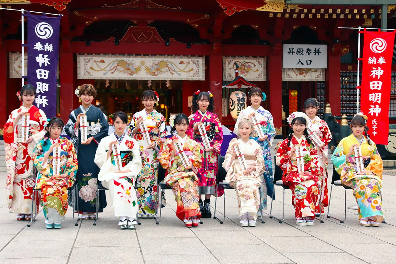 AKB48の“黄金のトライ世代”が艶やかな振り袖姿を披露