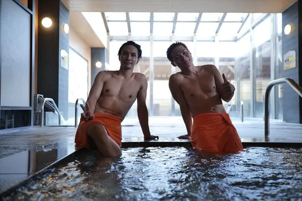 【写真】橘ケンチがサウナや温泉でゲストメンバーを“丸裸”にする！