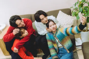 トリンドル玲奈、浅香航大に“チュッてしてほしいな”との大胆リクエストに塩野瑛久&足立梨花はくちびるにキス「私たち結婚しました 2」