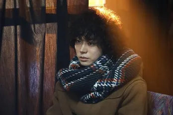 菅田将暉“整”、バスジャックに巻き込まれる!永山瑛太“熊田”はナイフを持った犯人から整をかばう<ミステリと言う勿れ>