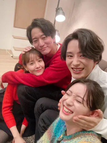 トリンドル玲奈、浅香航大、塩野瑛久、足立梨花との楽しそうな集合ショットを公開「幸せだった!」<私たち結婚しました 2>