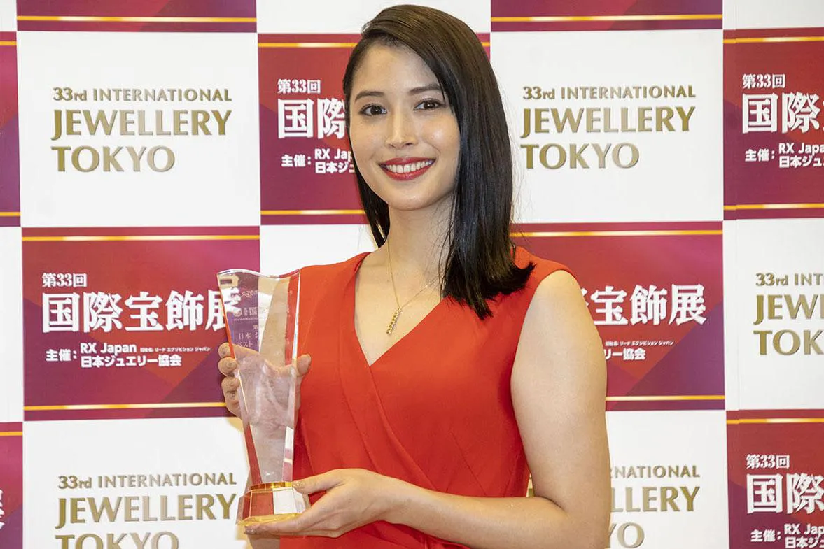 「日本ジュエリーベストドレッサー賞」20代部門を受賞した広瀬アリス