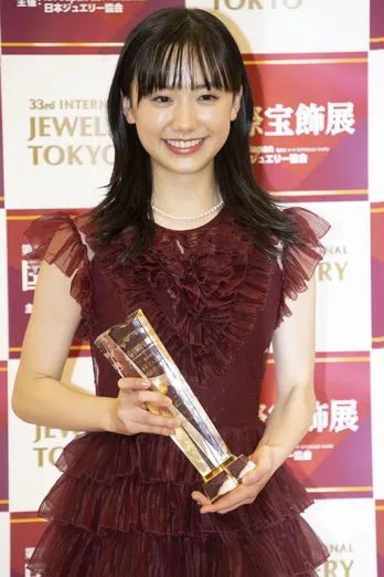 芦田愛菜、“大人の象徴”初ジュエリーにソワソワ「自分はまだ子供だなって思います(笑)」