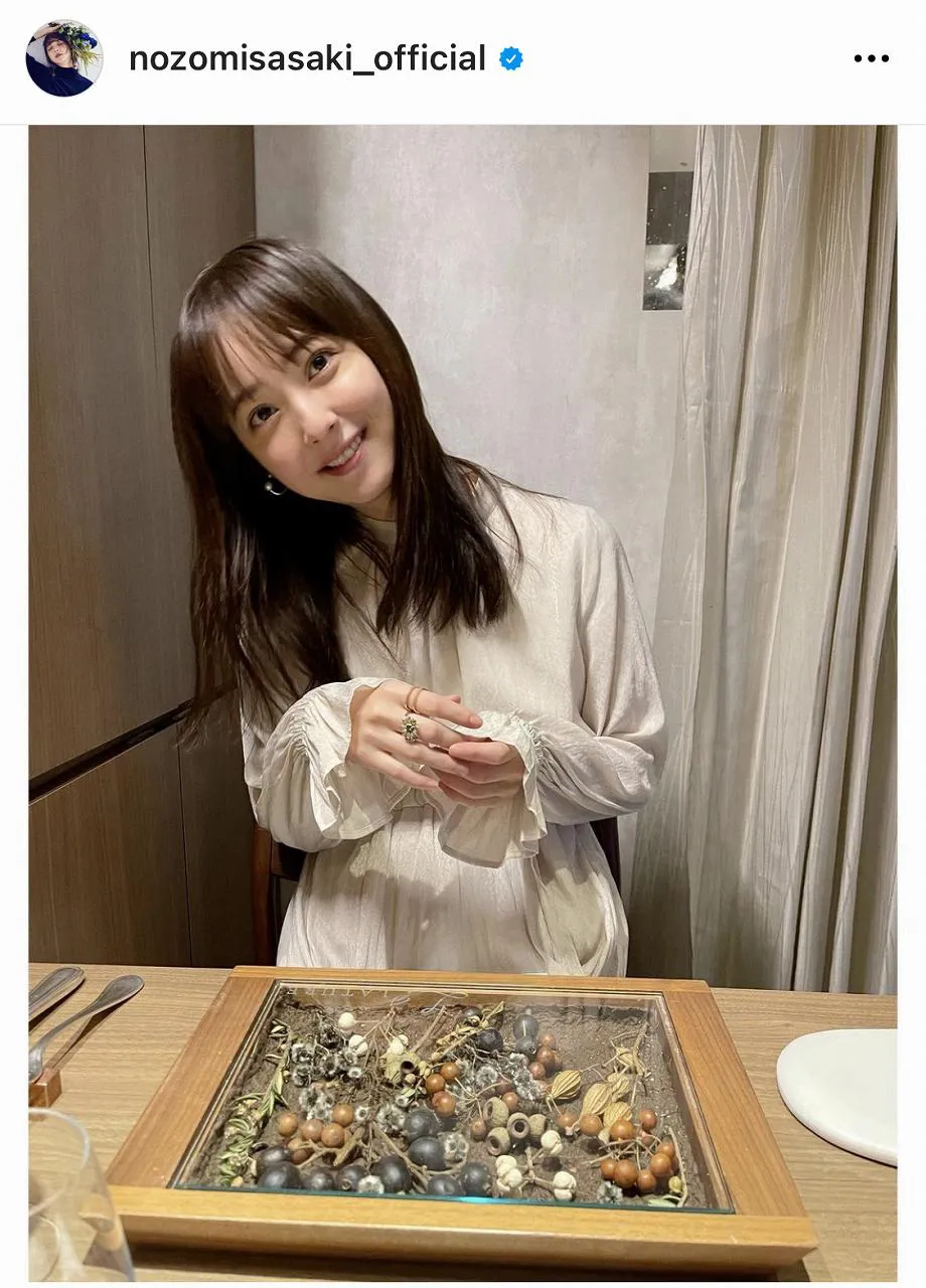 ※佐々木希オフィシャルInstagram(nozomisasaki_official)より