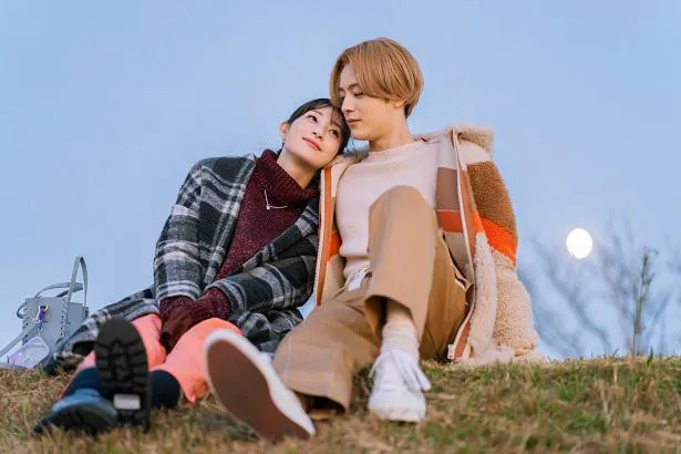 ABEMAオリジナルシリーズ恋愛モキュメンタリー番組「私たち結婚しました 2」に登場する塩野瑛久と足立梨花のペア