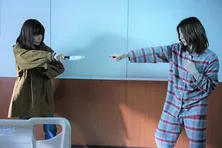 桜井ユキ“朋子”&香里奈“バタコ”、篤斗の病室でナイフを手にバトル 一歩も引かない対決を繰り広げる<真犯人フラグ>