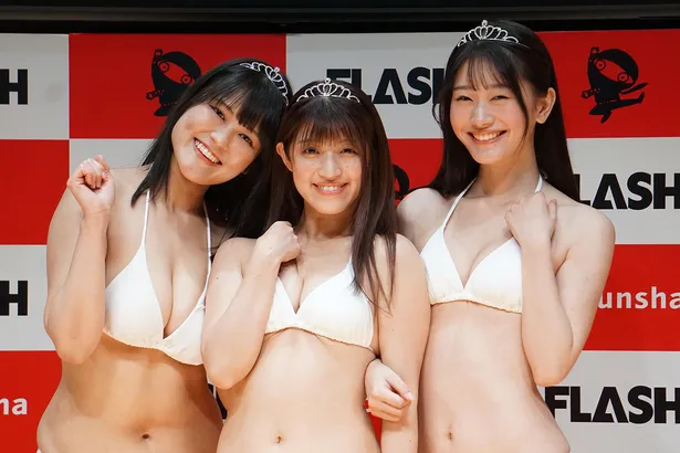 「ミスFLASH2022」グランプリに選ばれたmissha、大塚杏奈、笹岡郁未(写真左から)　