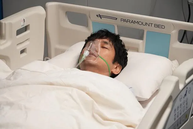 意識不明の重体に陥り、病院のベットで眠る西島秀俊“凌介”