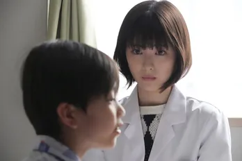 浜辺美波“白夜”の保護者を名乗る女性が出現!しかし白夜は予想外の反応…<ドクターホワイト>