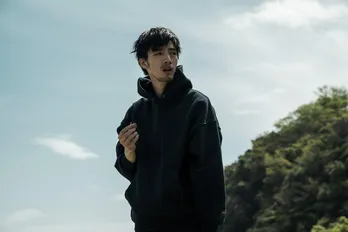 清水尋也、連続殺人犯の狂気を“目”で物語る　ダークな色気をまとい映画「さがす」で怪演