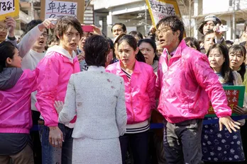 「4号警備」出演中の阿部純子『休憩中は甘党の窪田(正孝)さんとお菓子の品評会』