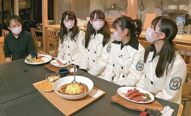 【写真を見る】大三島で人気のジビエ料理を堪能