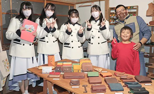 イノシシの革で作られた革製品