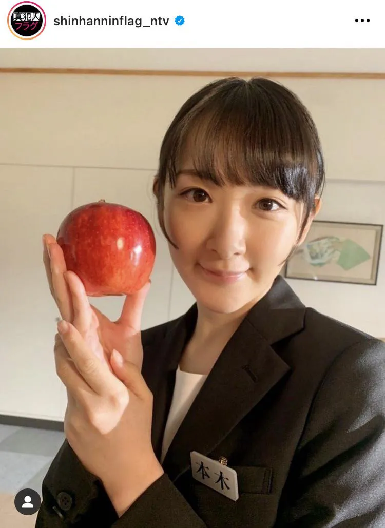 【写真を見る】生駒里奈、クールで大人っぽいスーツ姿に反響