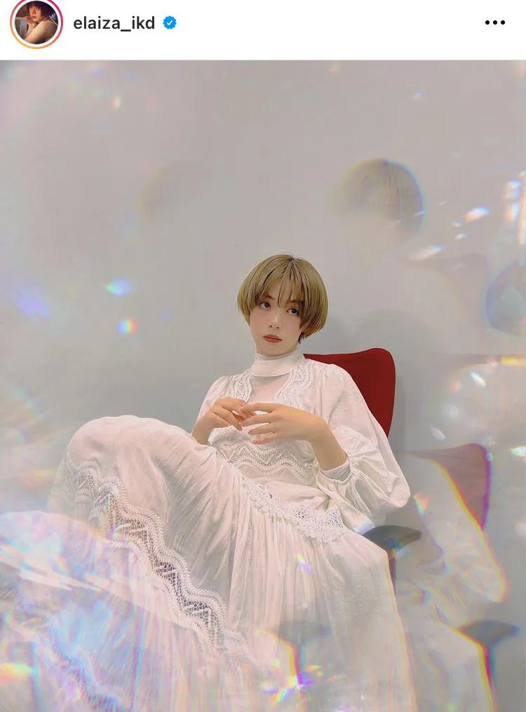  【写真を見る】まるで天使…！“金髪×純白ワンピ”の池田エライザ