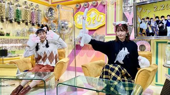 猫コスプレの小松未可子、徳井青空にネコ愛を爆発　突然の“にゃんにゃんタイム”にも真顔で「帰ろう」＜声優と夜あそび＞