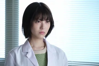 浜辺美波“白夜”、CDT存続を懸けてAIと診断対決!柄本佑“将貴”「負けたらみんなリストラかも…」<ドクターホワイト>