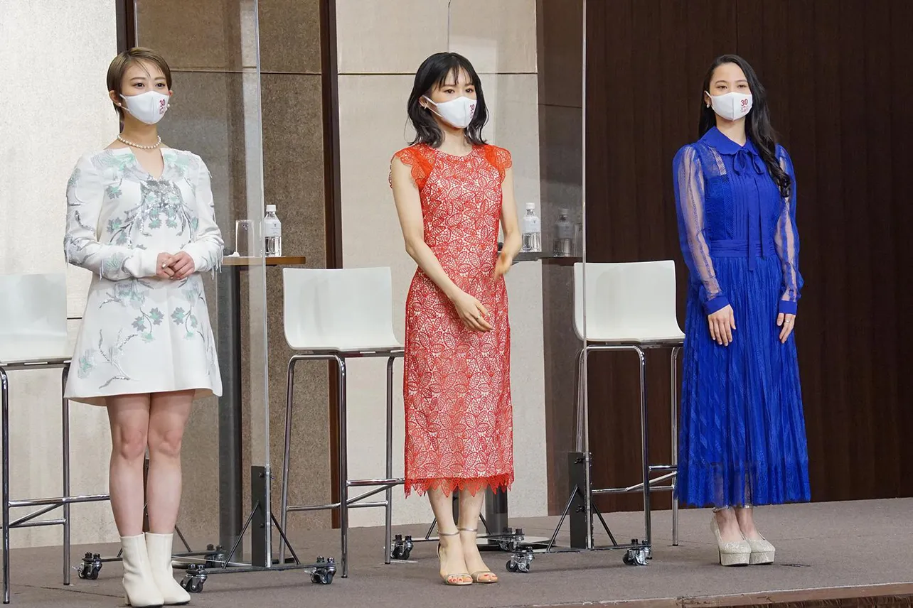 ミュージカル「ミス・サイゴン」でキムを演じる高畑充希、昆夏美、屋比久知奈(写真左から)　