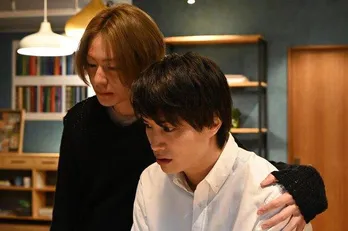 鈴木伸之“一狼”、男泣き!肩を抱く犬飼貴丈“獅郎”…2人の絆に視聴者「キュンとした」<ケイ×ヤク>