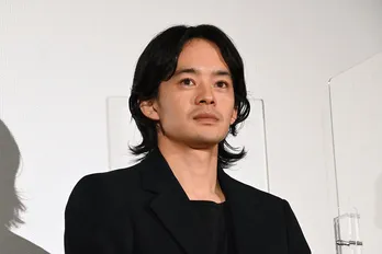 池松壮亮、バレンタインの思い出を告白「茶色い家が建った(笑)」