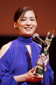 尾野真千子、片山友希＆和田庵が明かすエピソードに照れまくり＜毎日映画コンクール＞