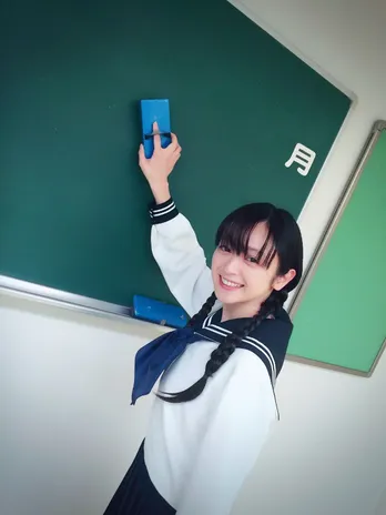 「女囚セブン」35歳とは思えない!? 安達祐実が超キュートなセーラー服姿を公開!