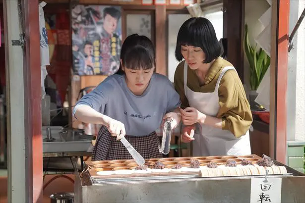 川栄李奈＆深津絵里の“美人親子”2SHOT