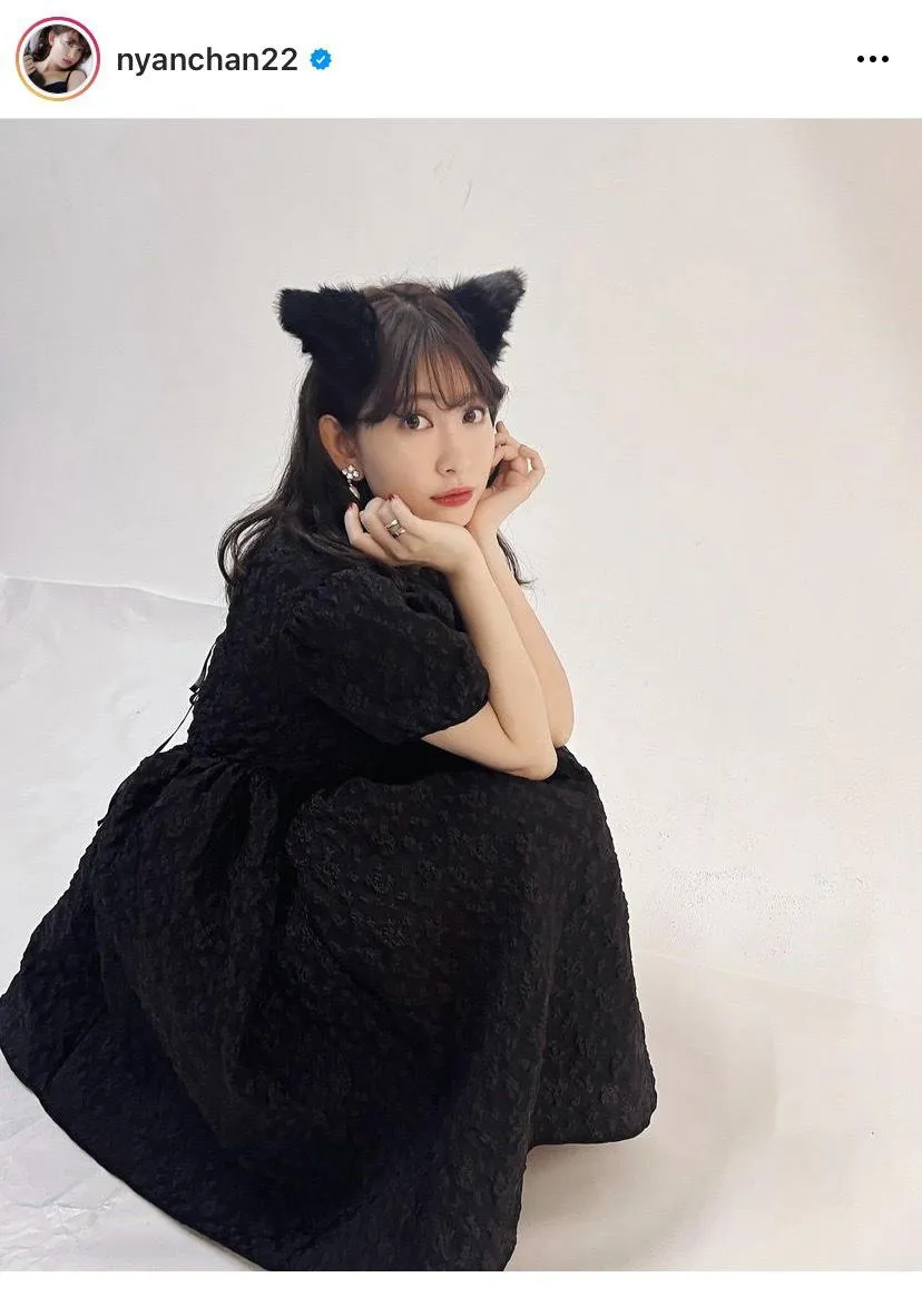 小嶋陽菜、かわいい“黒猫”に変身SHOT