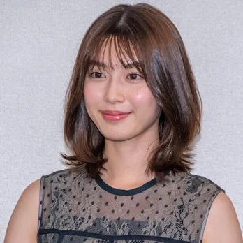 白石聖、可愛いの大渋滞…“不機嫌顔”な愛猫との2SHOTに「スーパー可愛い猫の日」「可愛いの宝石箱だにゃん」の声