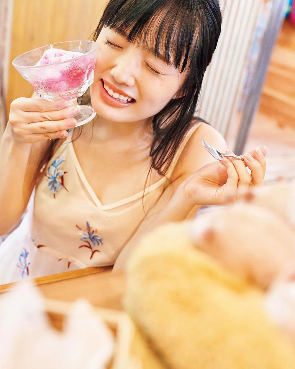 安藤咲桜写真集「さくら、はらり」より　