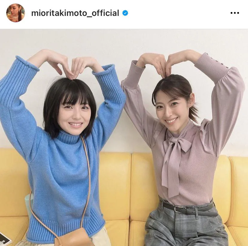 瀧本美織＆浜辺美波かわいい“ハートポーズ”を披露！