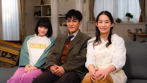 【写真を見る】仲良し“渡会家”。父・北村一輝と母・片岡礼子、娘は吉田美月喜