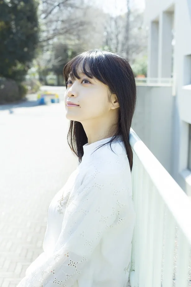 女優スタートしたばかりの深川は「大声でノドがつぶれないよう、共演の霧矢大夢さんに声のケアの仕方を教えてもらっています」