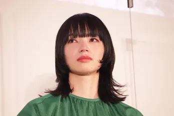 小松菜奈、原作者家族からのサプライズ手紙に大粒の涙「その手紙コピーしてください。家宝にします」＜余命10年＞