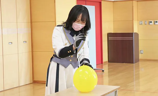 画像 Stu48メンバーが 触れるだけで風船を割る 不思議現象を実験で楽しく学ぶ Stuでんつ 3 7 Webザテレビジョン