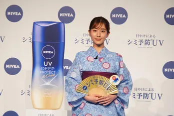 田中みな実、ブルーの浴衣姿で登場！うなじに一斉に向けられたカメラに一言「お顔も使ってください(笑)」