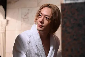 美しすぎる…!犬飼貴丈“獅郎”涙こらえる入浴シーンに視聴者「たまらないよ…」<ケイ×ヤク>