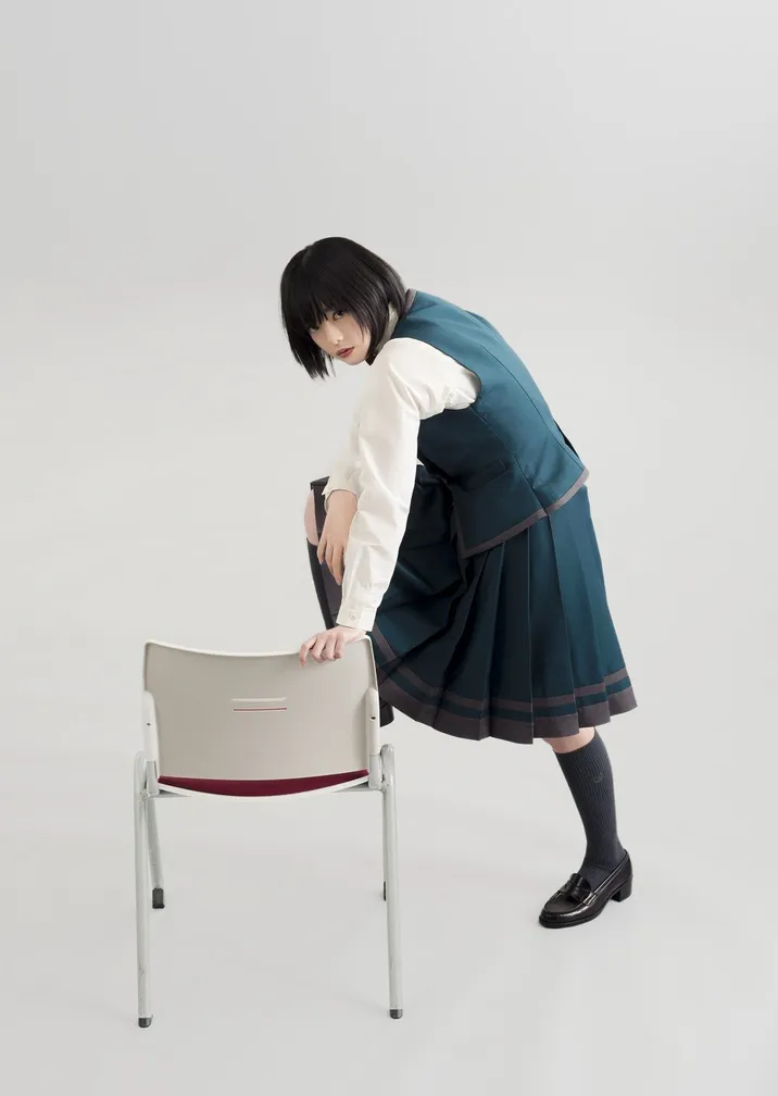 「残酷な観客達」に出演する欅坂46の平手友梨奈