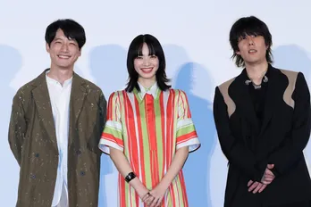 小松菜奈＆坂口健太郎、胸いっぱい…！野田洋次郎の生歌唱に「感情を優しくえぐってくる感じ」