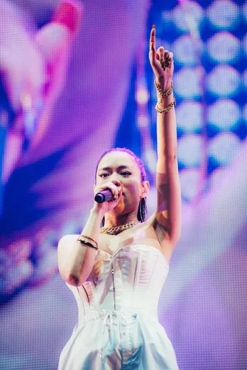 Awich、新時代の幕開けを感じさせる圧巻の日本武道館ワンマンライブを開催<ライブレポート>