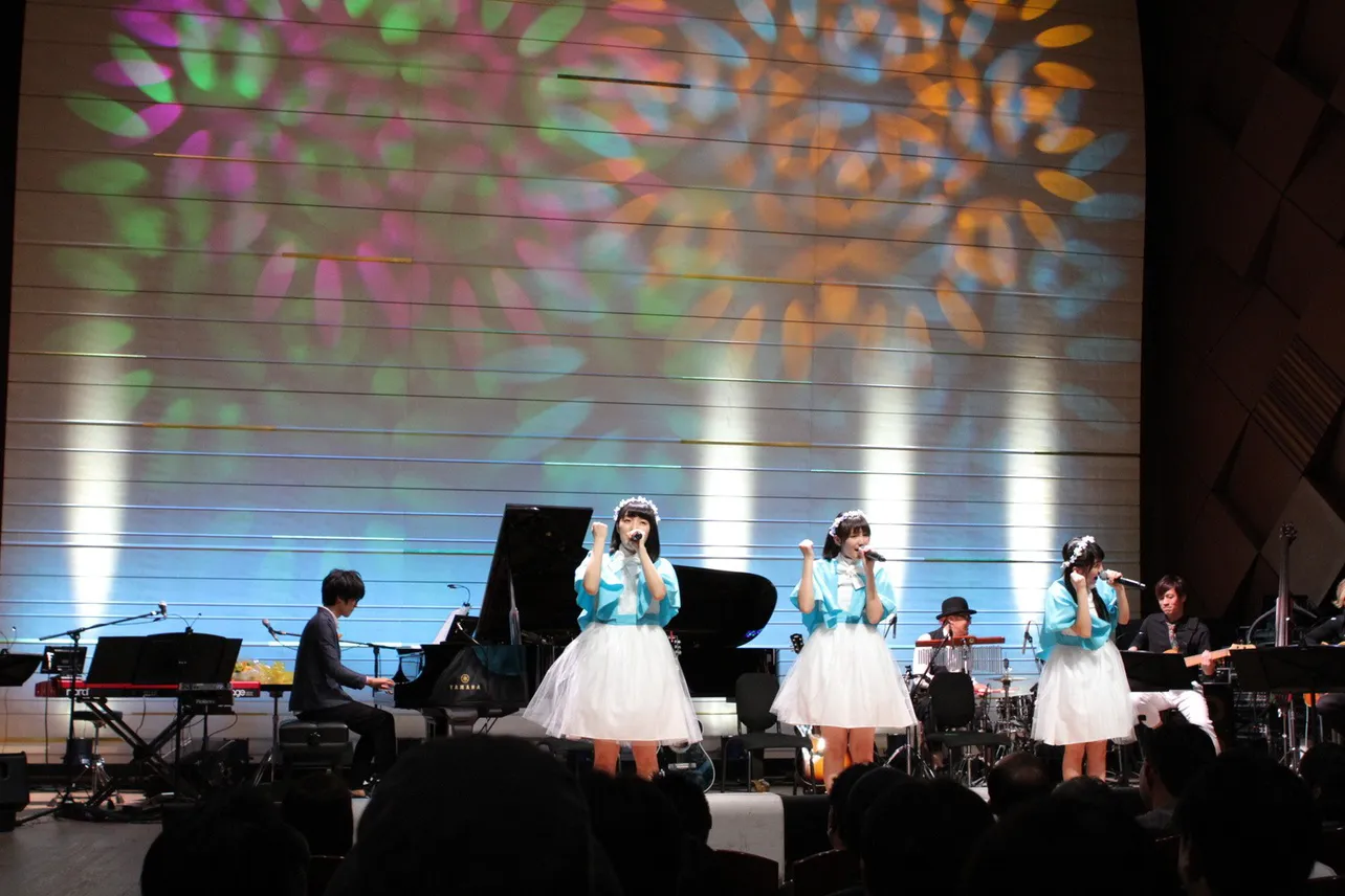 コアラモード.の小幡康裕(左)がコンサートの音楽監督を務めた